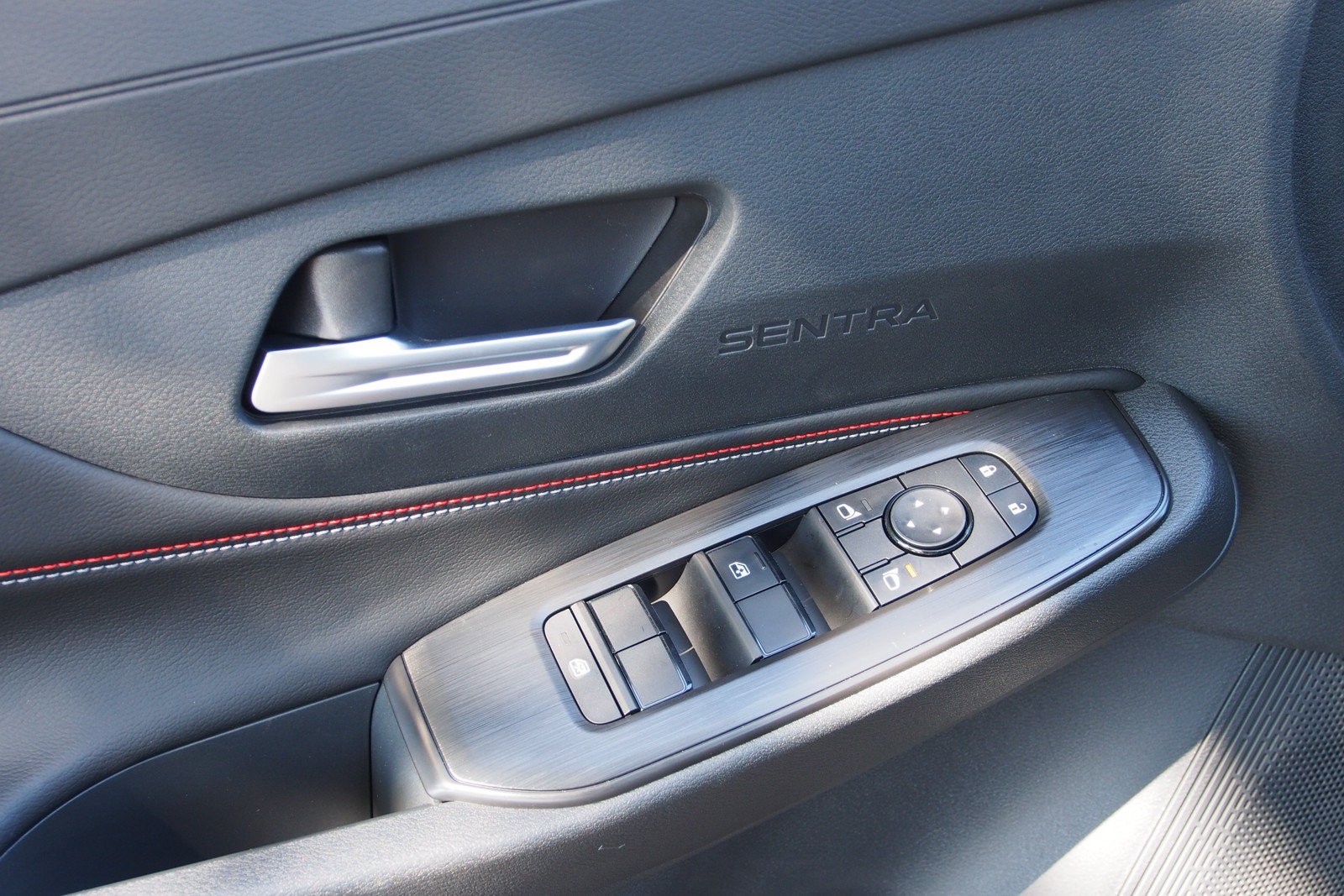 New 2027 Nissan Sentra SR w/ Floor Mat Package FWD image 17
