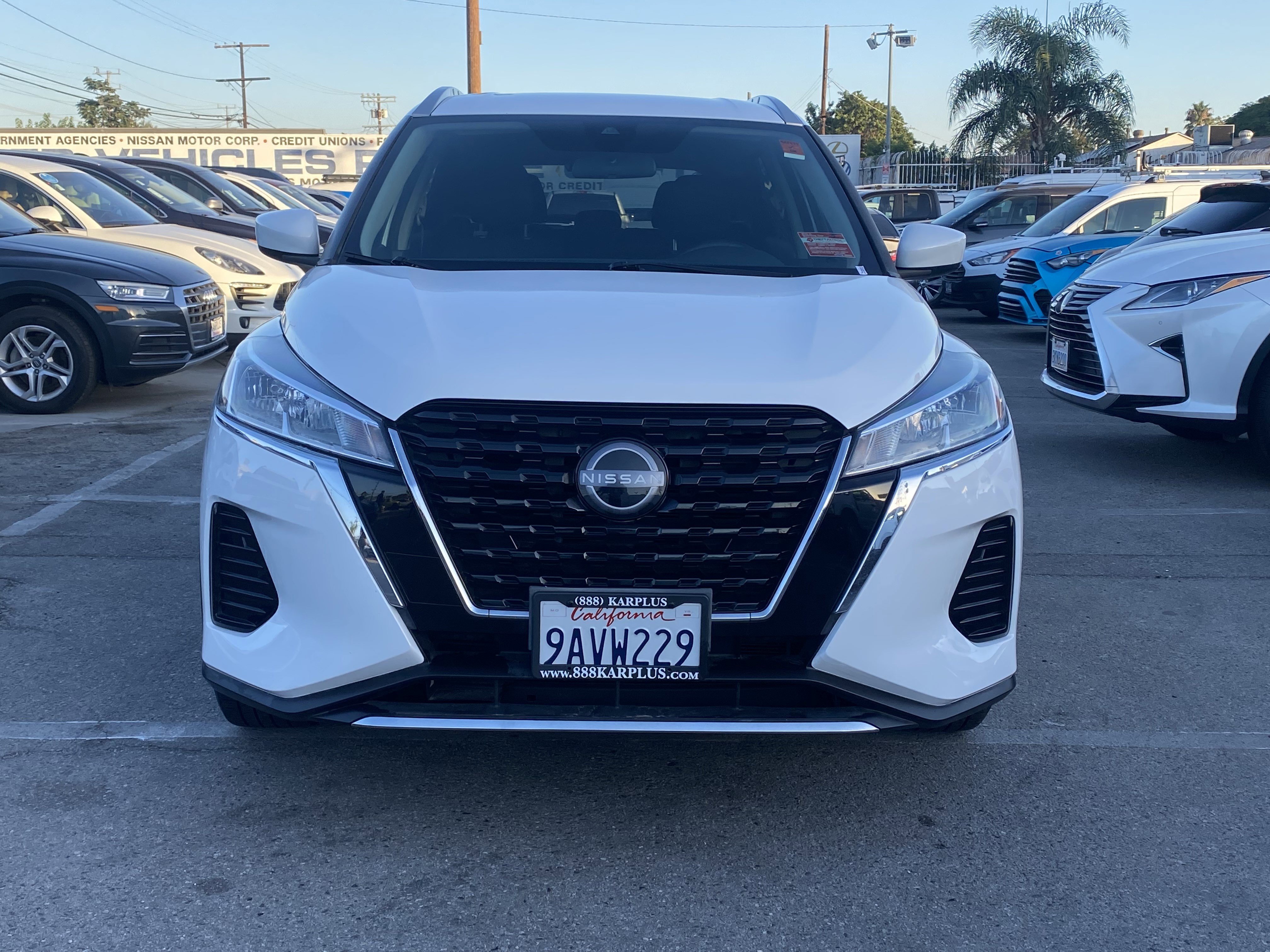 Used 2022 Nissan Kicks SV image 3