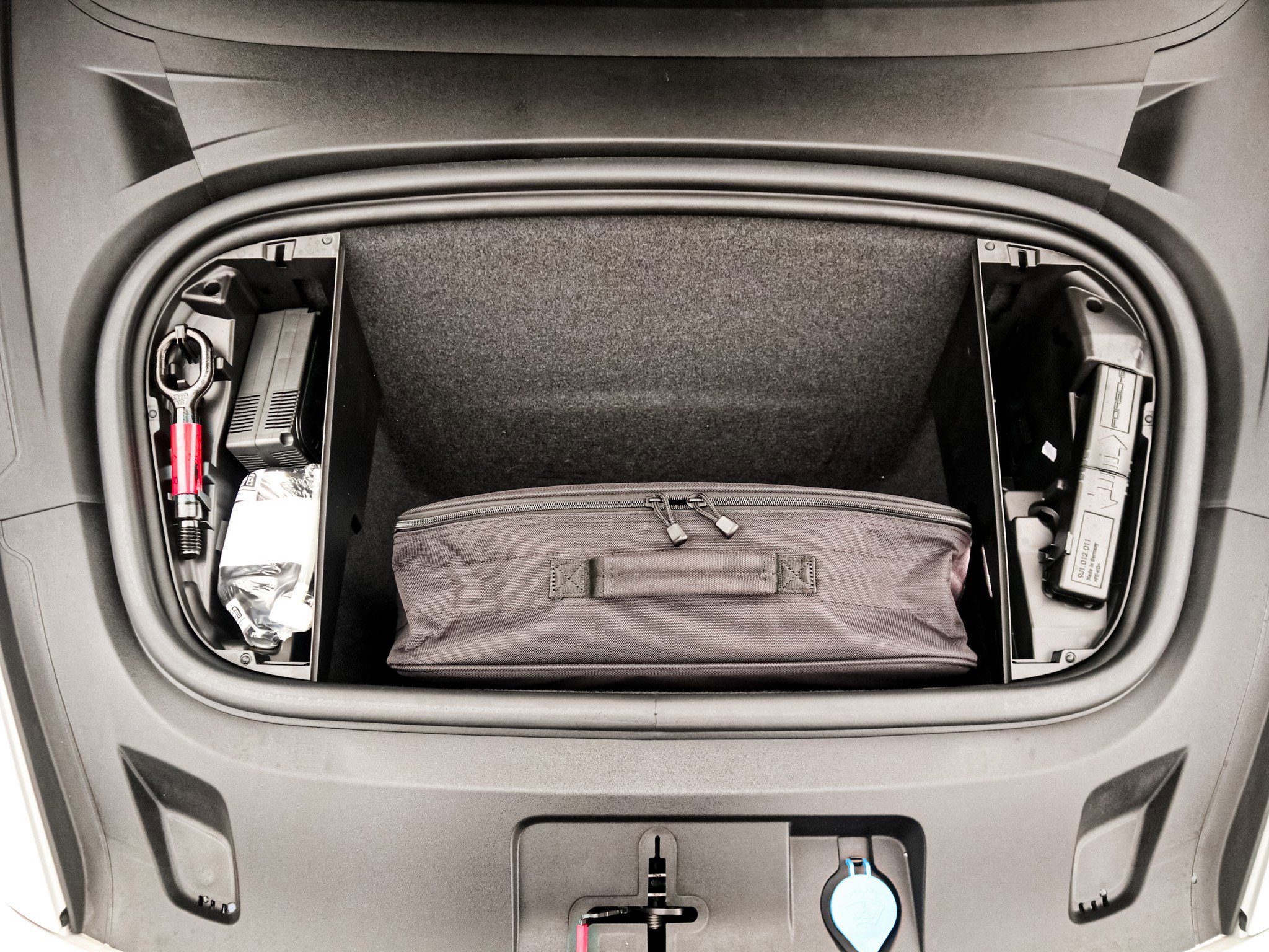 Used 2023 Porsche Taycan 4S image 33