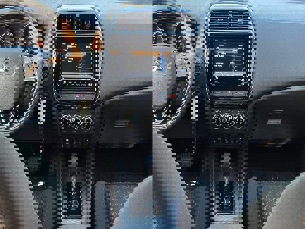 Used 2025 Mitsubishi Outlander Sport AWD image 29