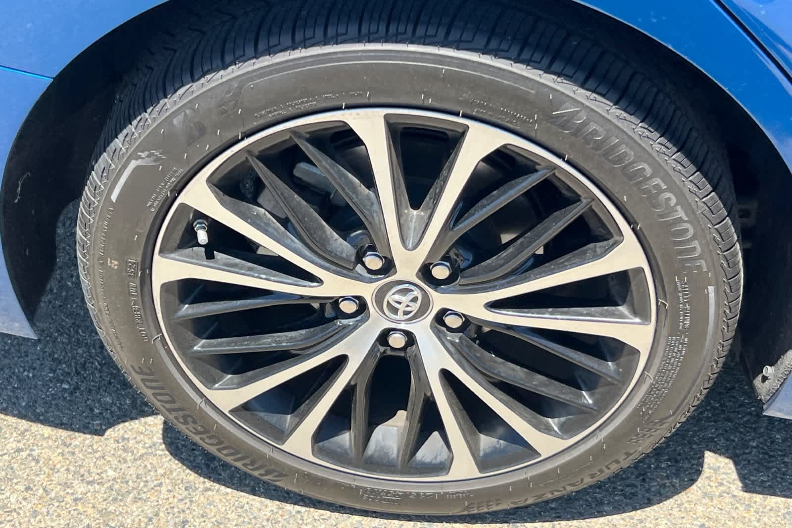 Used 2019 Toyota Camry SE w/ Convenience Package FWD image 17