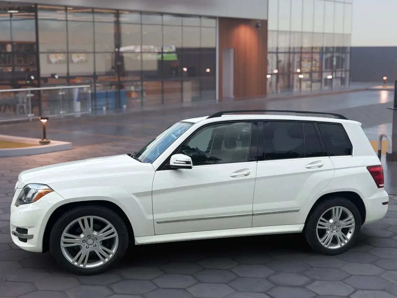 Used 2015 Mercedes-Benz GLK 350 2WD image 4