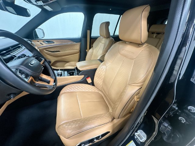 Used 2025 Jeep Grand Cherokee Summit AWD/4WD image 21