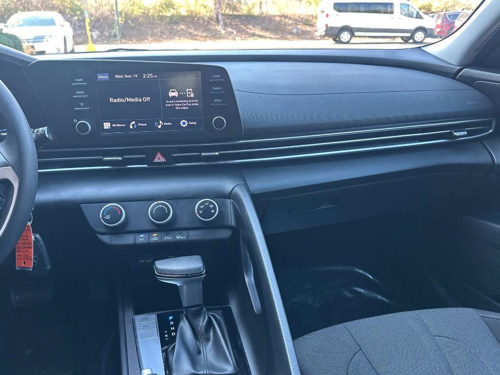 Used 2024 Hyundai Elantra SE image 35