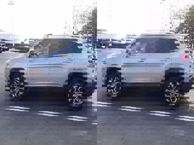 Used 2020 Jeep Cherokee Latitude Plus w/ Comfort/Convenience Group image 9