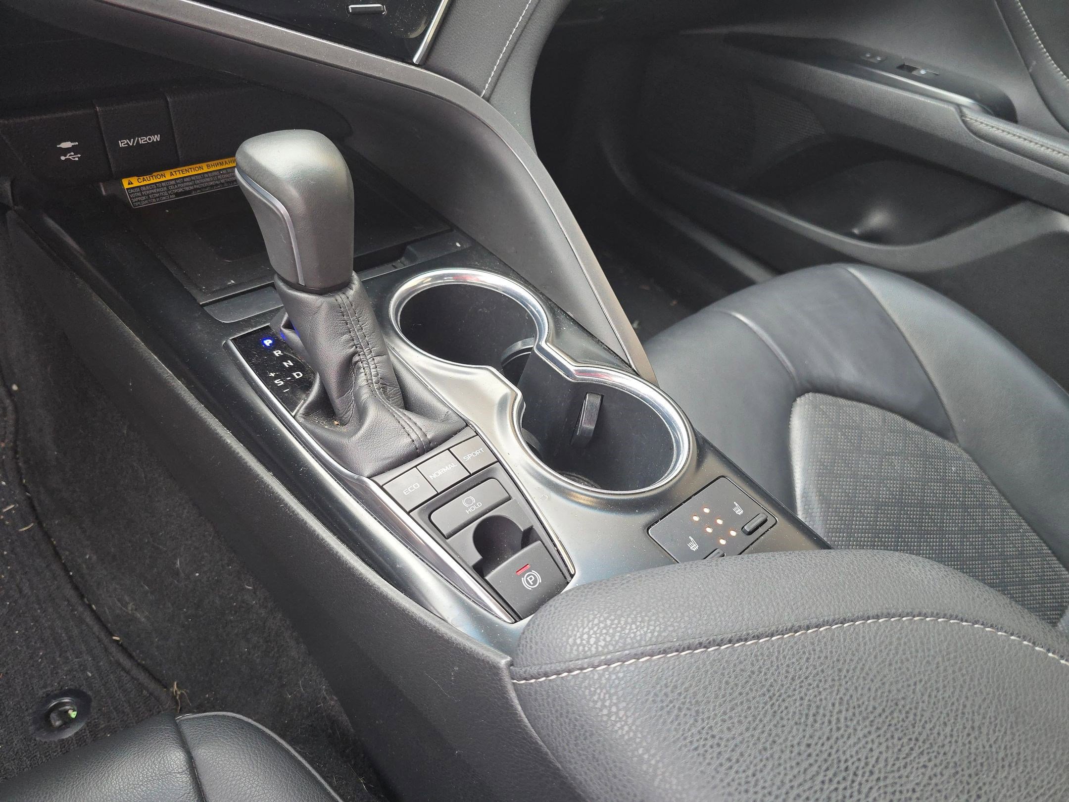 Used 2018 Toyota Camry XSE image 16