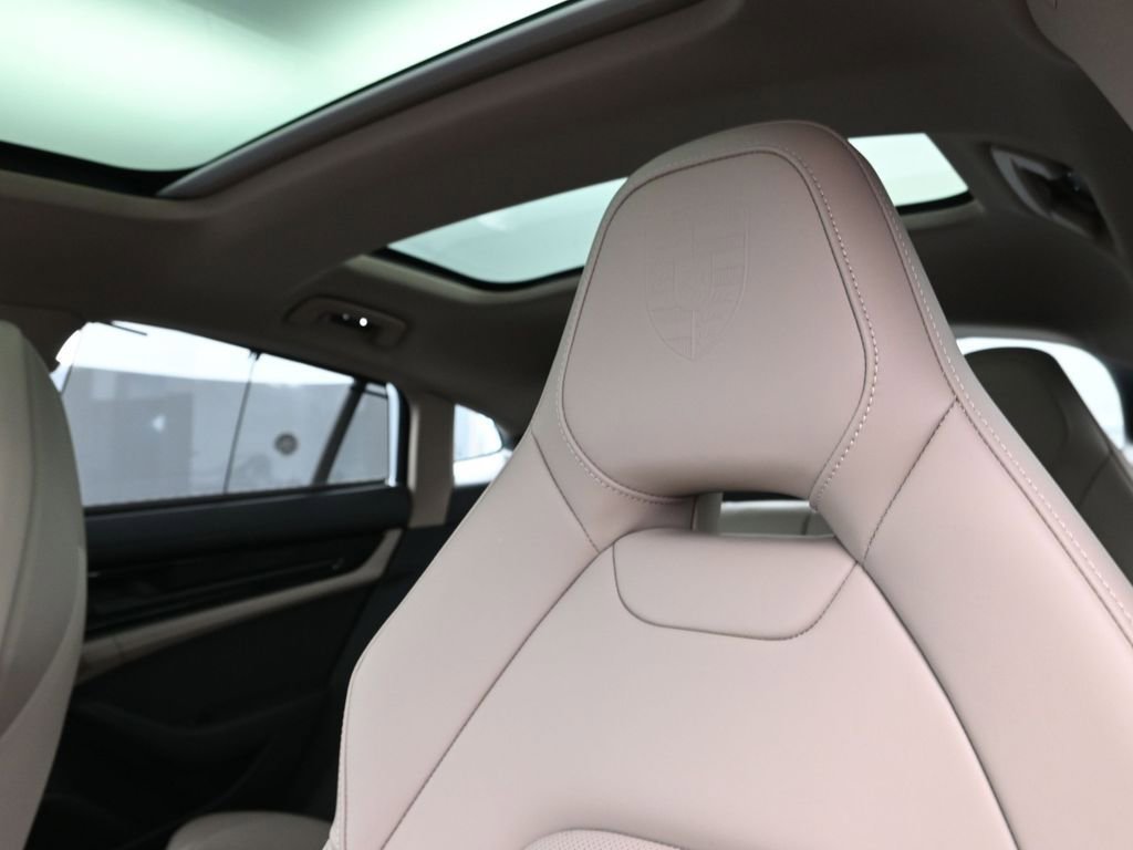 Certified 2025 Porsche Panamera image 15