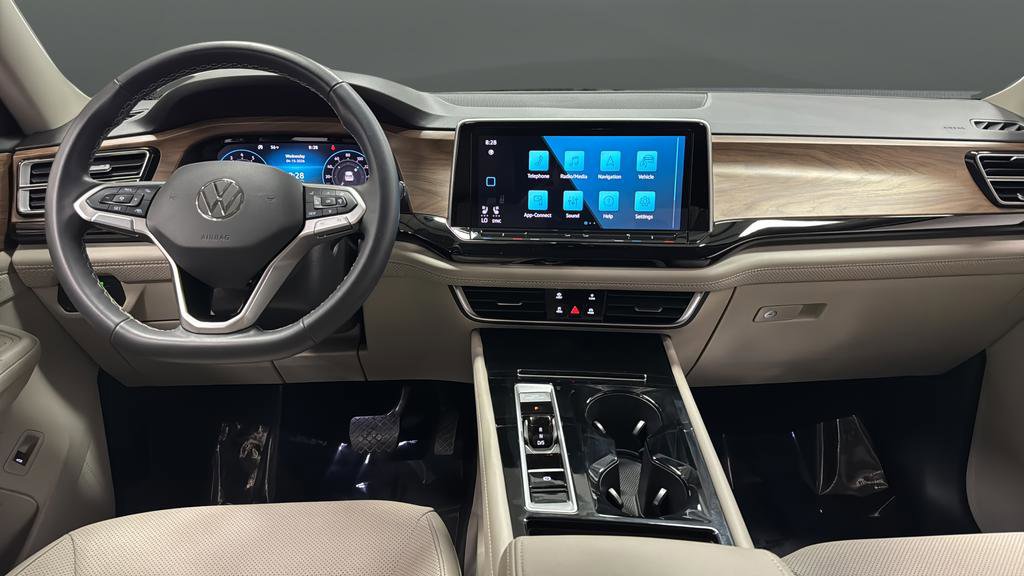 Used 2024 Volkswagen Atlas SE w/ Black Wheel Package image 11