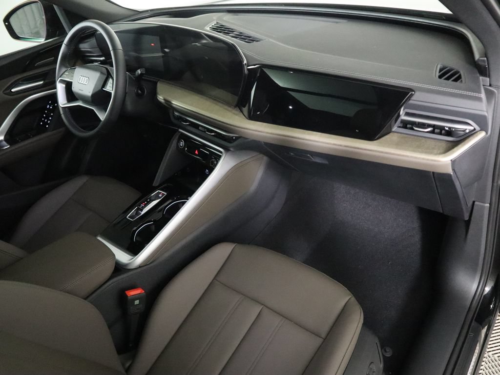 Used 2025 Audi Q5 Premium w/ Premium Plus AWD/4WD image 19