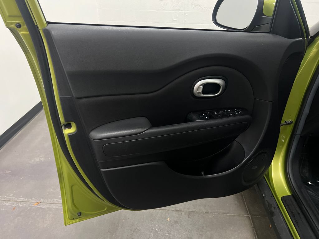 Used 2015 Kia Soul FWD image 11