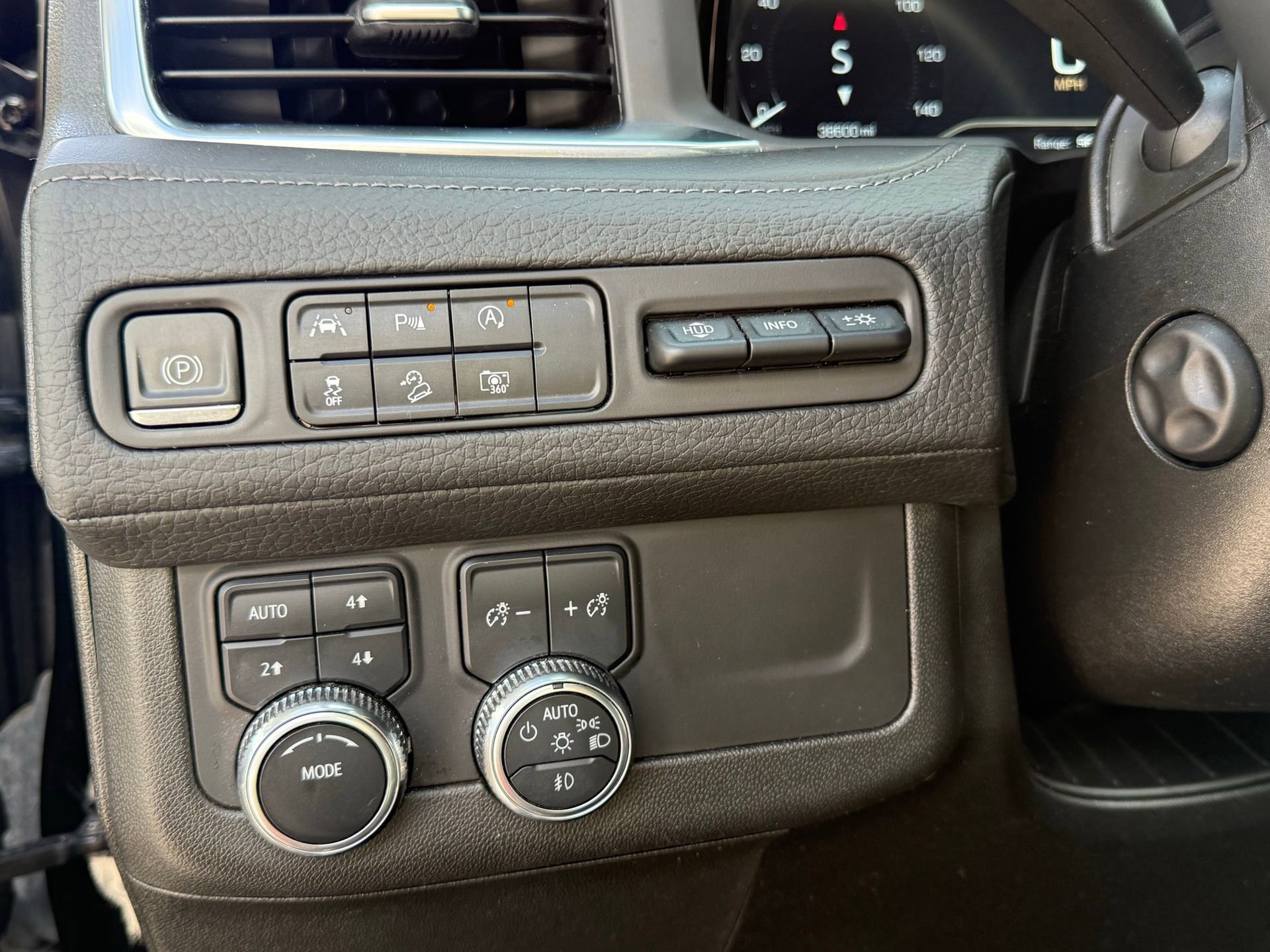 Used 2023 GMC Yukon XL Denali image 32