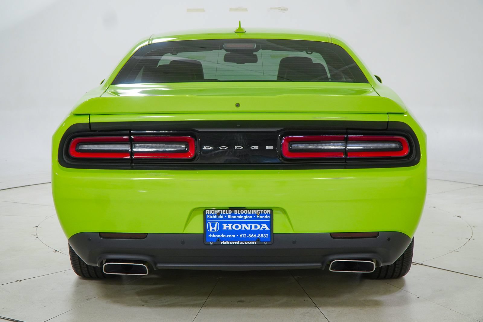 Used 2015 Dodge Challenger R/T Plus RWD image 8