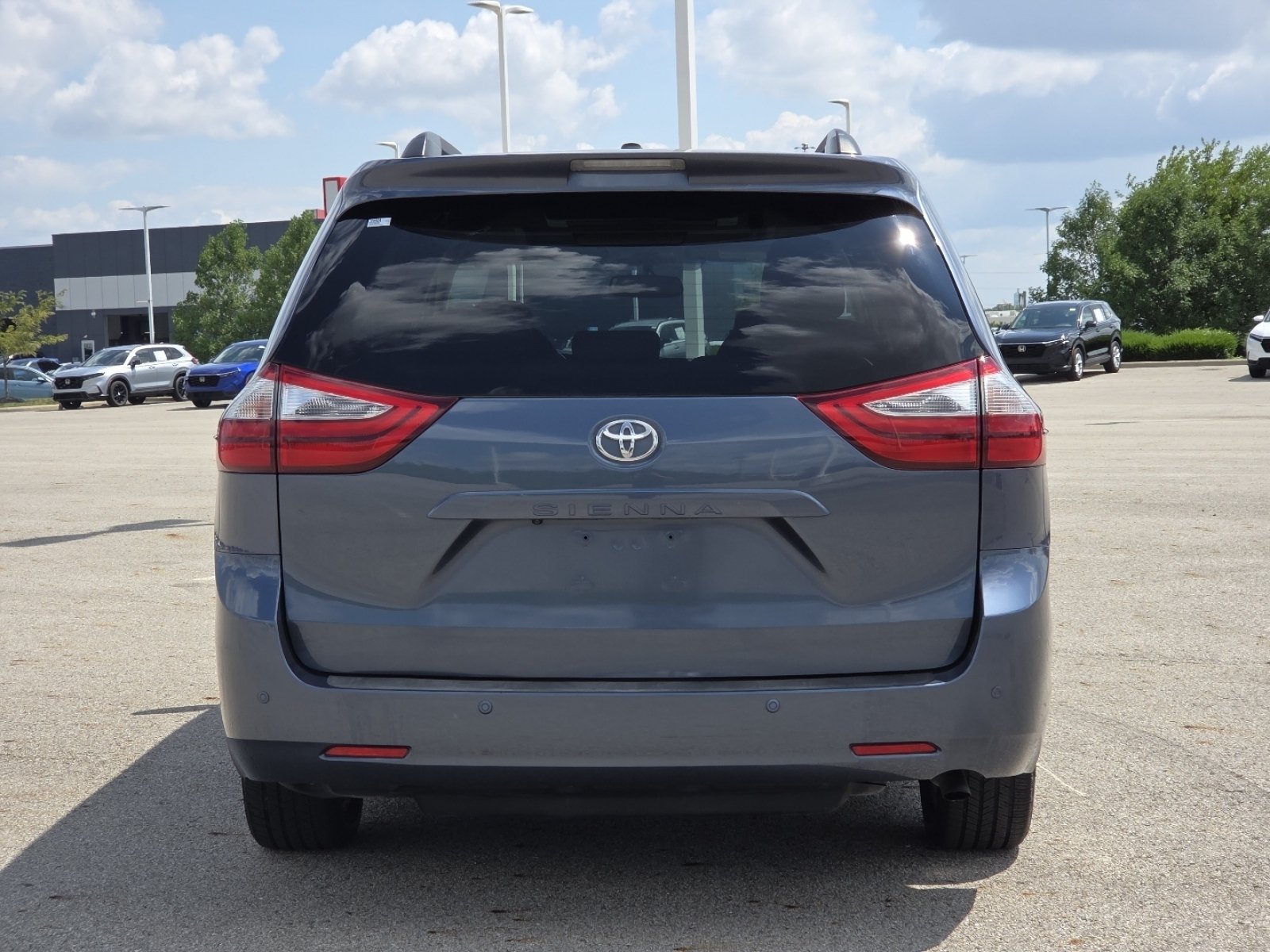 Used 2017 Toyota Sienna XLE Premium AWD/4WD image 17