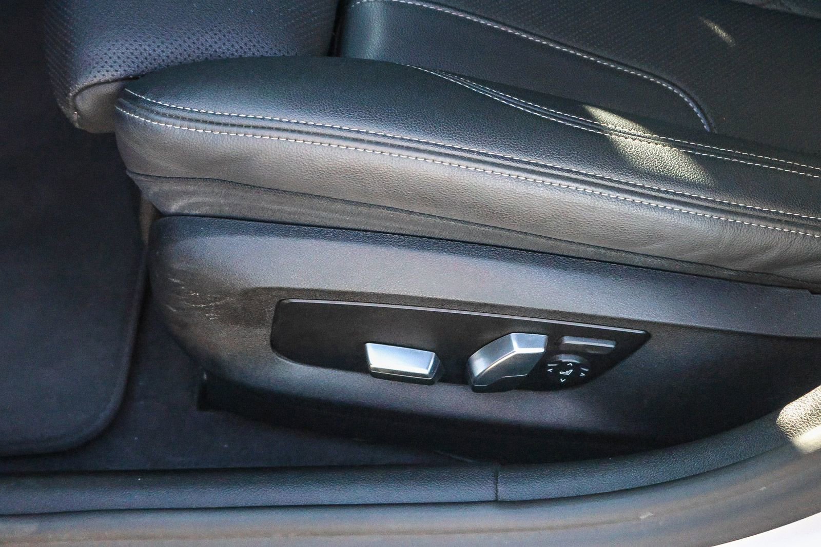 Used 2023 BMW 530i w/ M Sport Package image 32