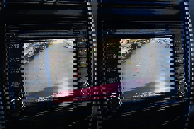 Used 2015 Nissan Versa Note SR w/ SR Tech Package image 17