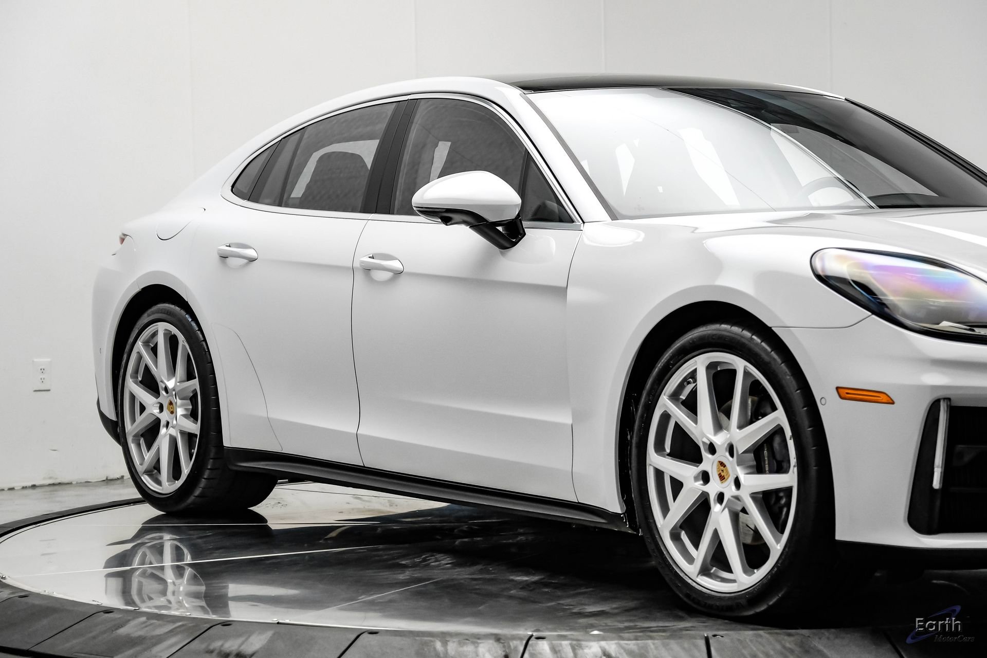 Used 2025 Porsche Panamera w/ Premium Package image 23