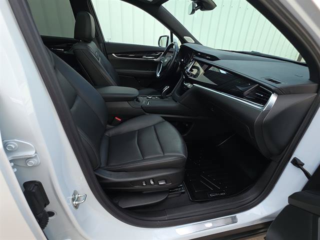Used 2025 Cadillac XT6 Premium Luxury FWD image 19