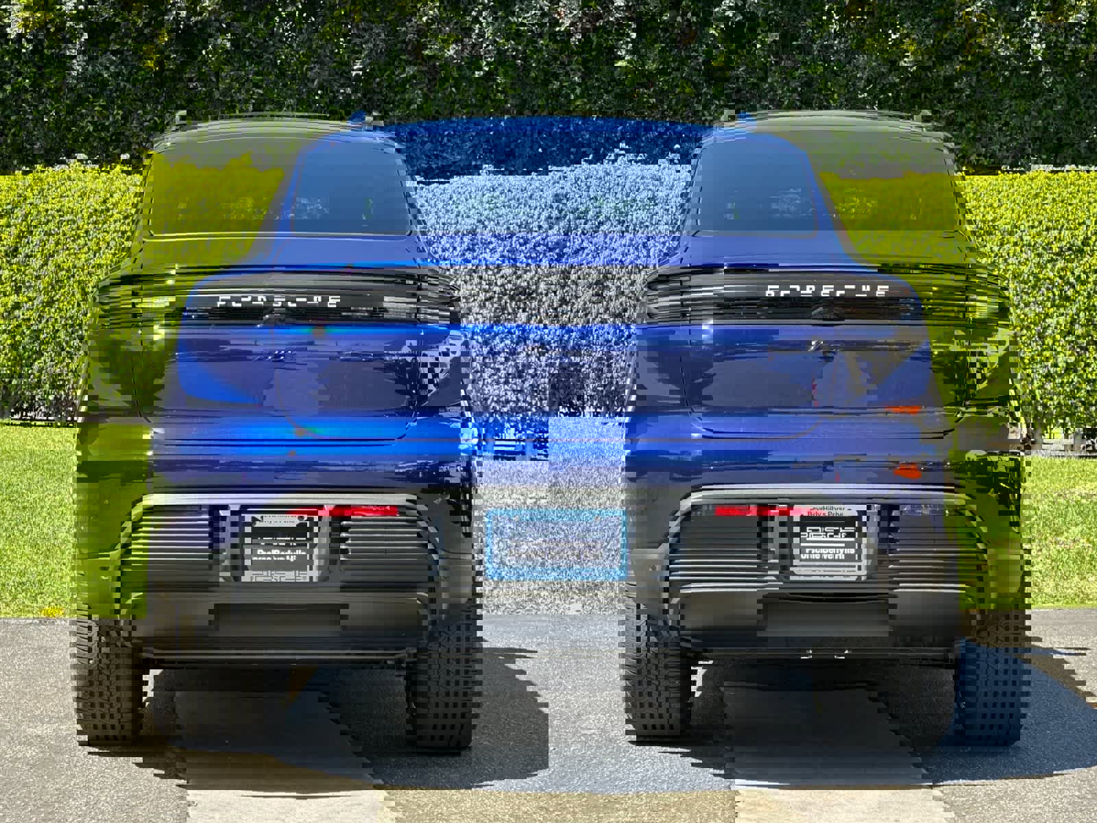 New 2026 Porsche Macan Electric RWD image 7