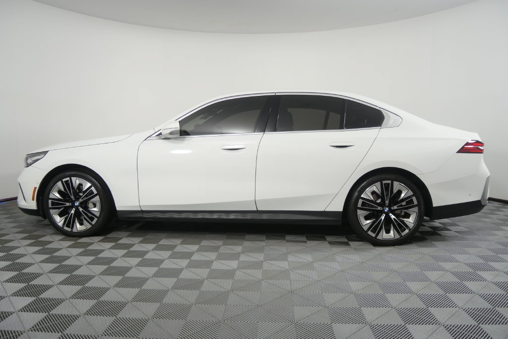 Used 2024 BMW 530i w/ Convenience Package RWD image 7