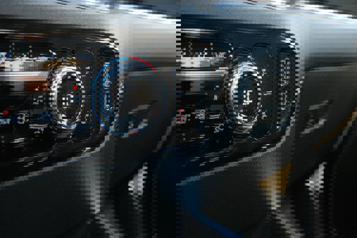 Used 2023 GMC Sierra 1500 Elevation image 25