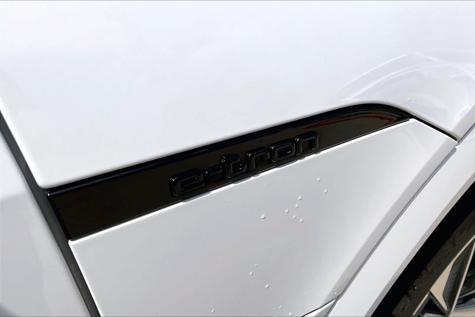 Used 2024 Audi Q8 e-tron Prestige w/ Prestige Package AWD/4WD image 9