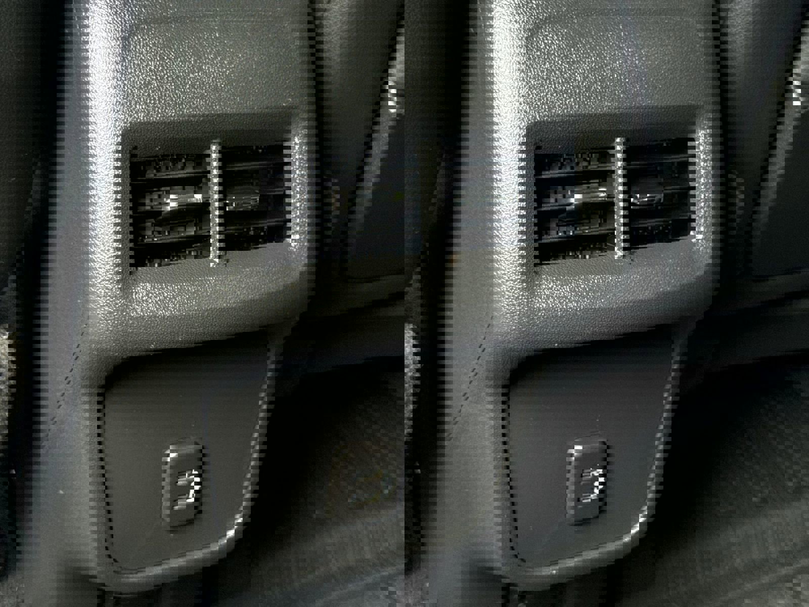 Used 2021 GMC Terrain SLT w/ Elevation Edition image 29