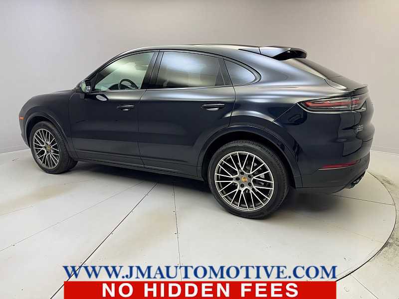 Used 2023 Porsche Cayenne Platinum Edition image 3