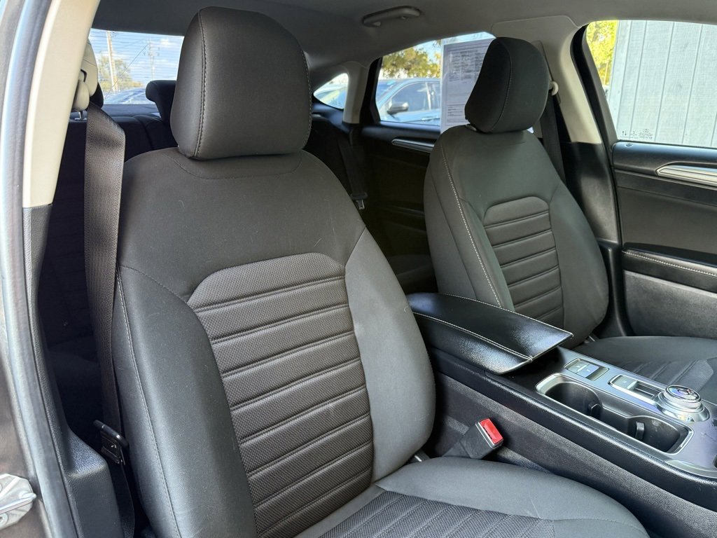 Used 2020 Ford Fusion SE image 19