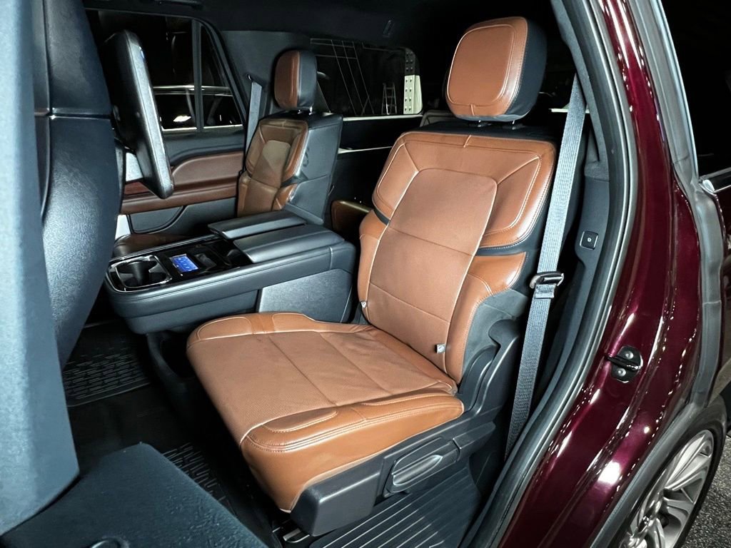 Used 2023 Lincoln Navigator Reserve AWD/4WD image 19