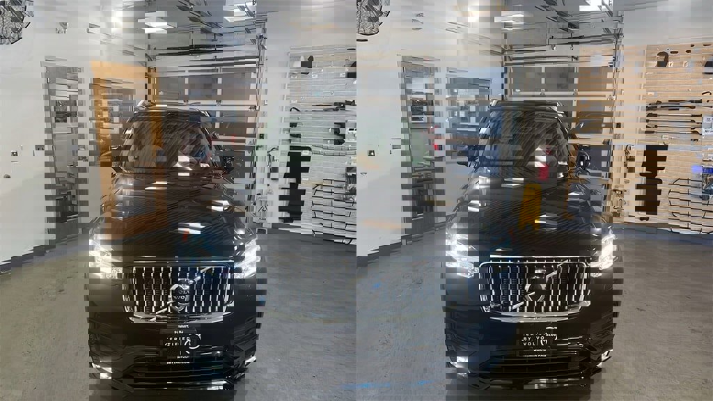 Certified 2023 Volvo XC90 B5 Core w/ Protection Package Premier image 1