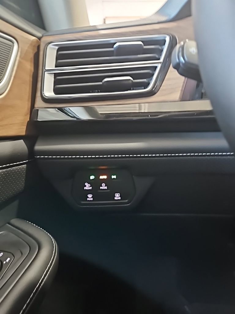 New 2026 Volkswagen Atlas SE image 38