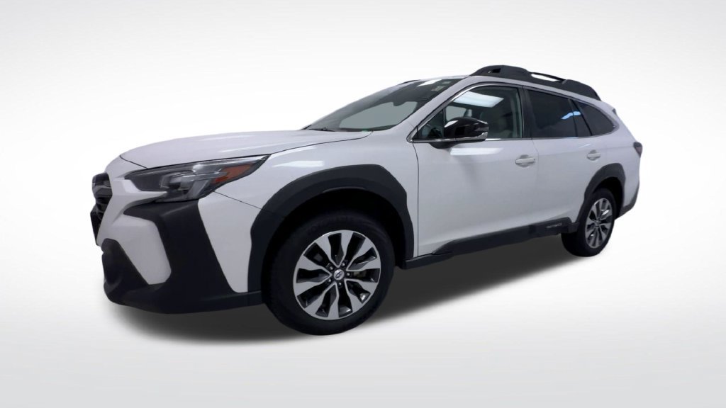 Used 2025 Subaru Outback Limited AWD/4WD image 4