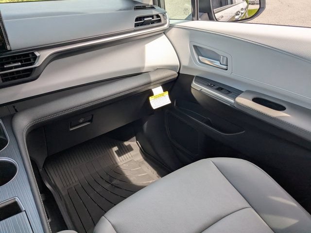 New 2026 Toyota Sienna XLE FWD image 18