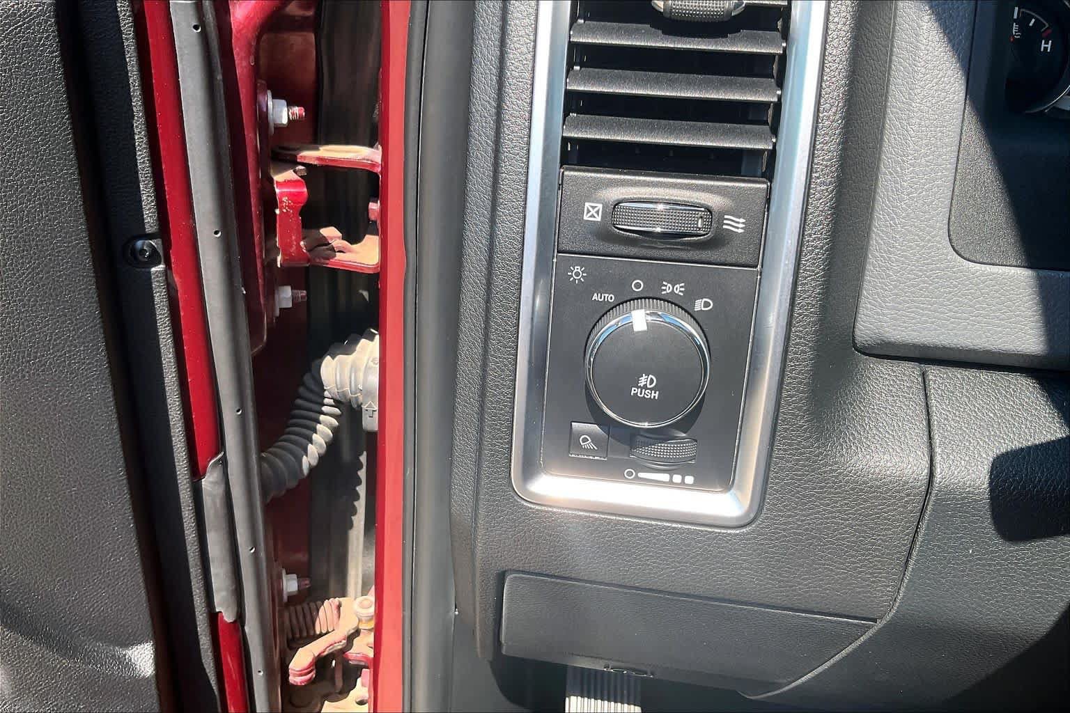 Used 2016 RAM 1500 Big Horn AWD/4WD image 32
