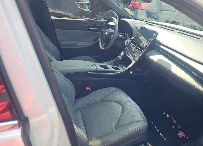 Used 2019 Toyota Avalon Limited w/ Advanced Safety Package FWD image 13