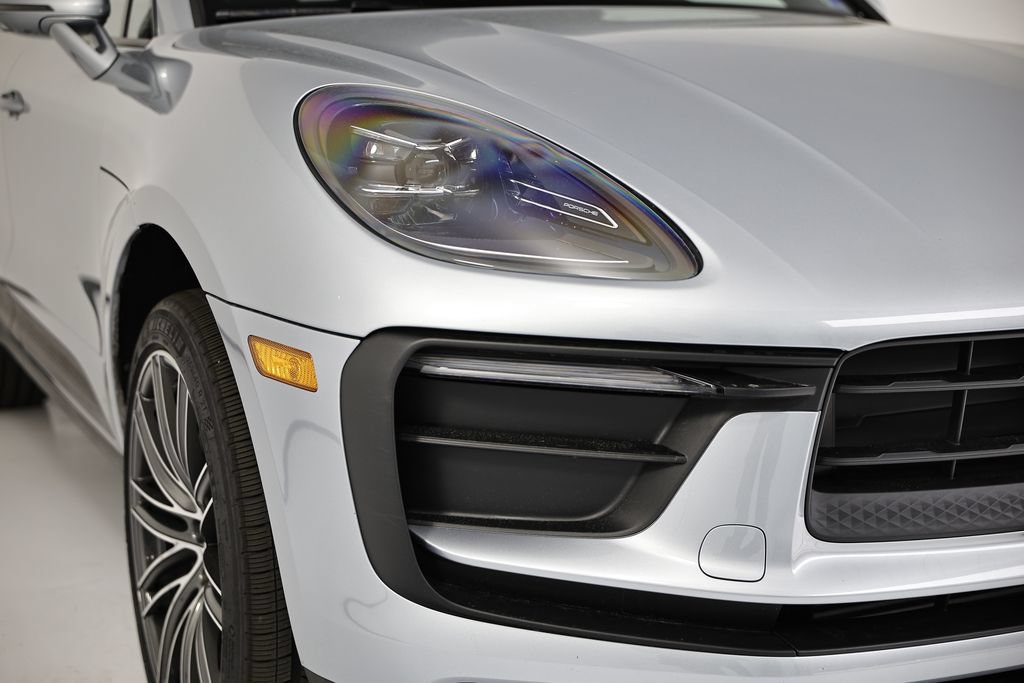 Certified 2026 Porsche Macan AWD/4WD image 17