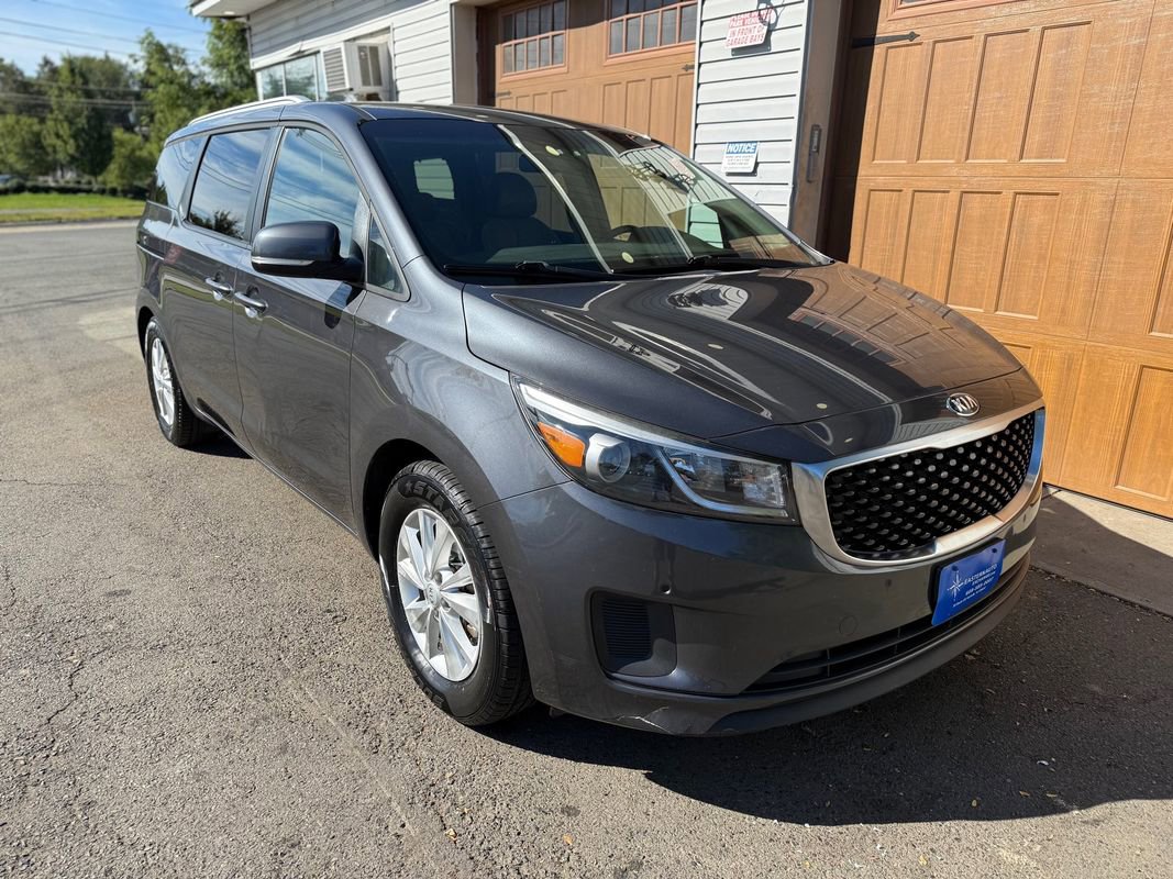 Used 2017 Kia Sedona LX w/ LX Essentials Premium Package