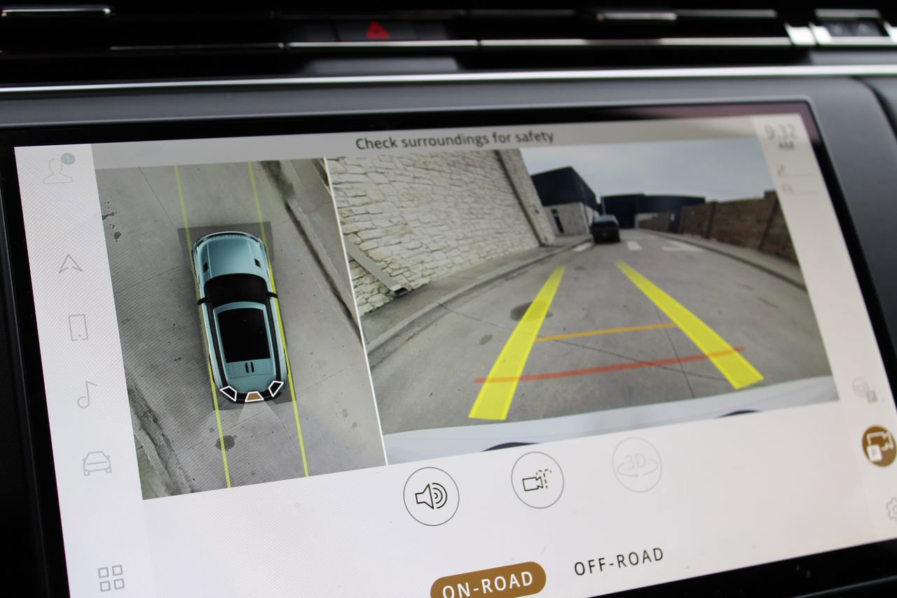 Used 2023 Land Rover Range Rover Sport SE Dynamic image 9