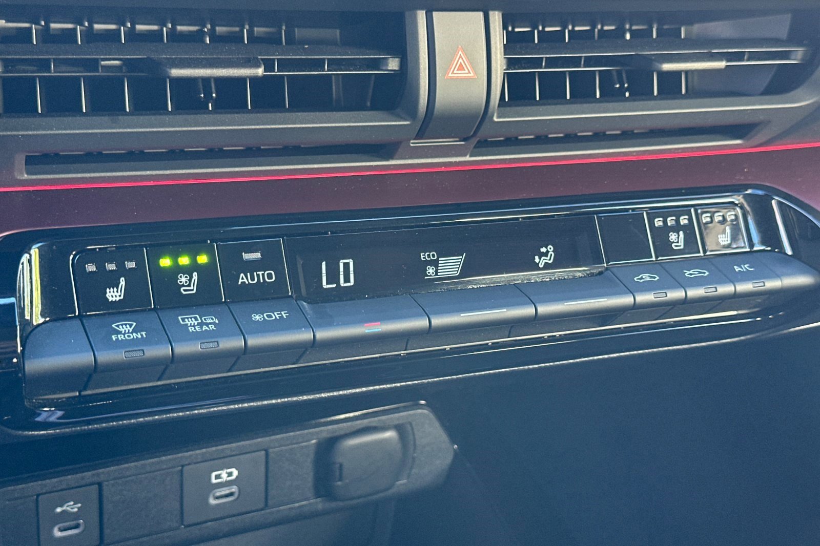 Used 2025 Toyota Prius Plug-In Hybrid image 19