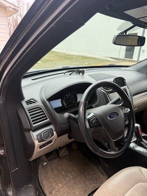 Used 2018 Ford Explorer Limited image 19