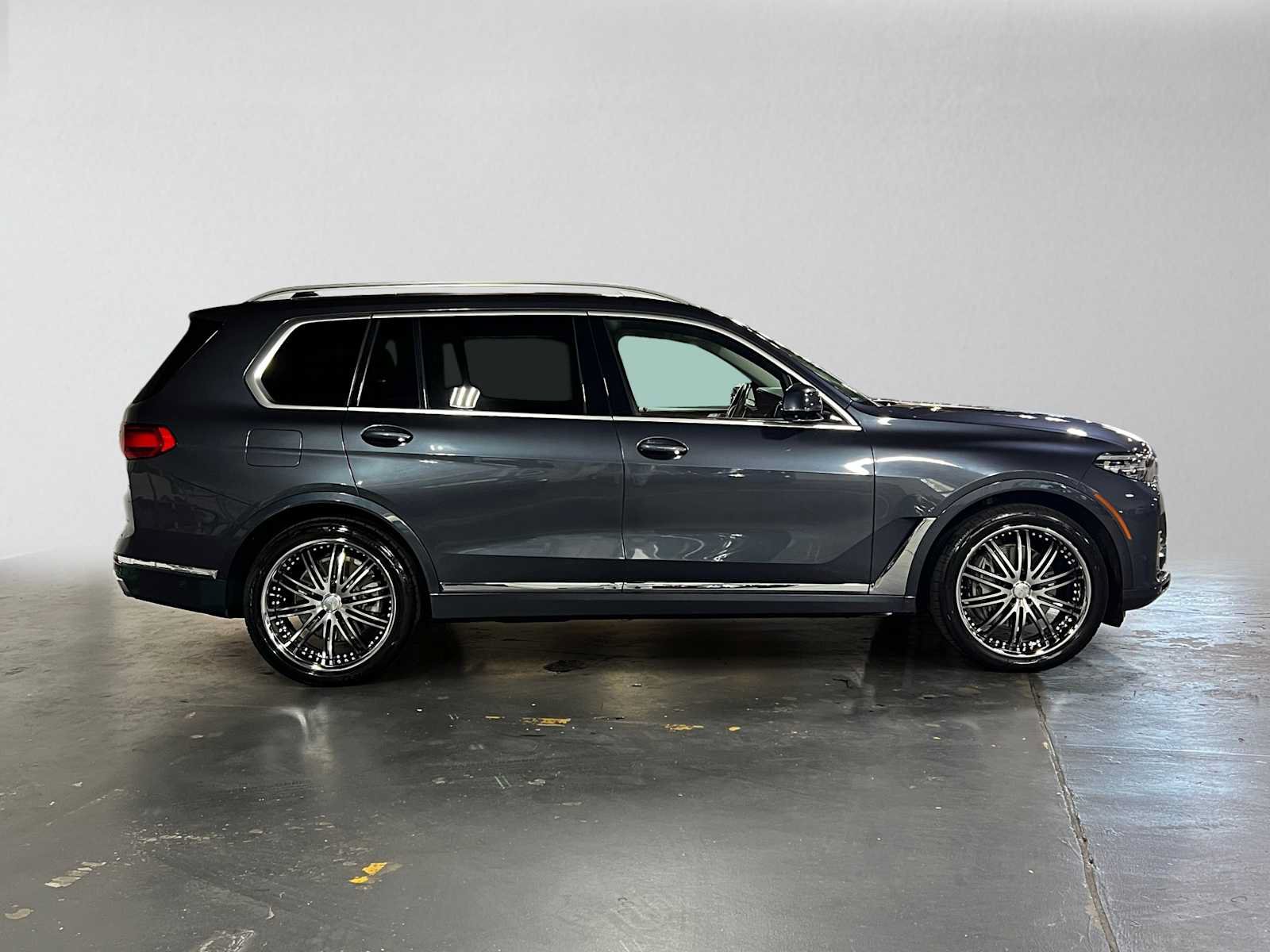 Used 2019 BMW X7 xDrive50i w/ Premium Package AWD/4WD image 2