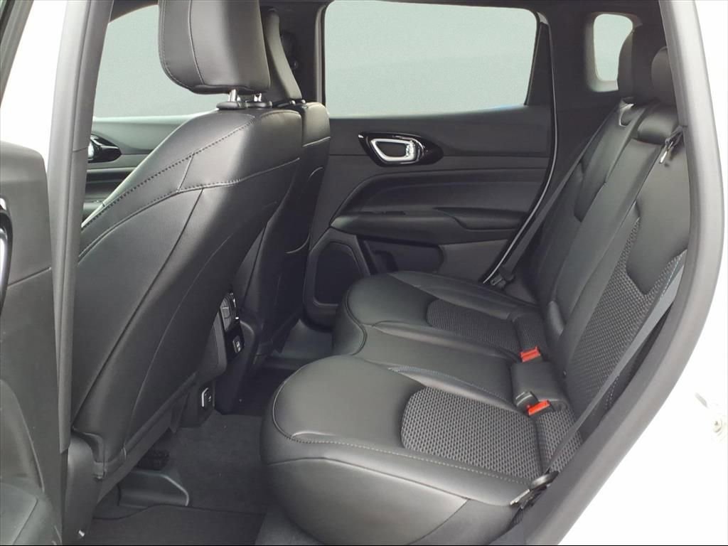 New 2026 Jeep Compass Latitude image 11