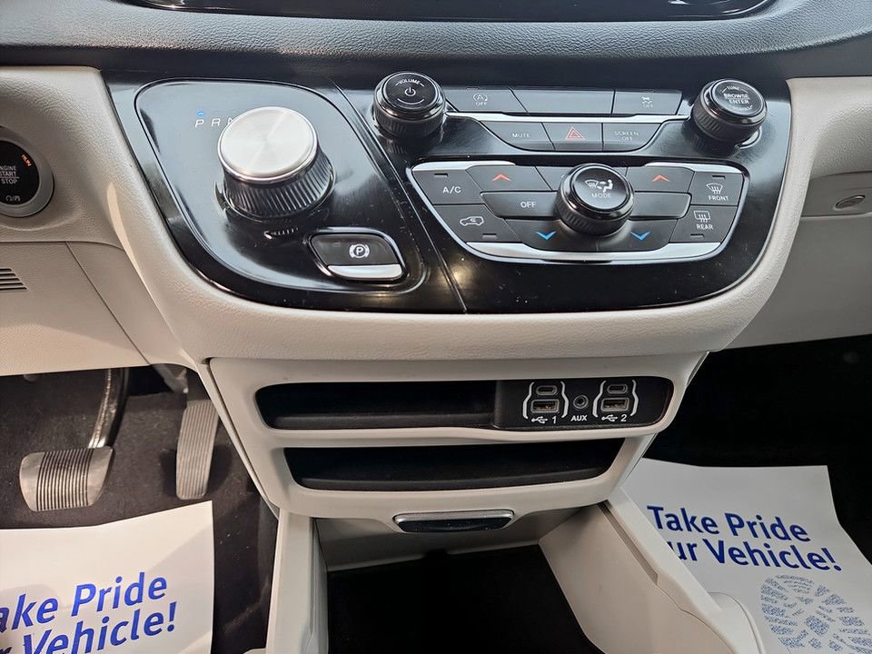 Used 2023 Chrysler Voyager LX image 26