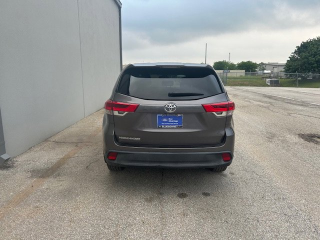 Used 2019 Toyota Highlander LE FWD image 5