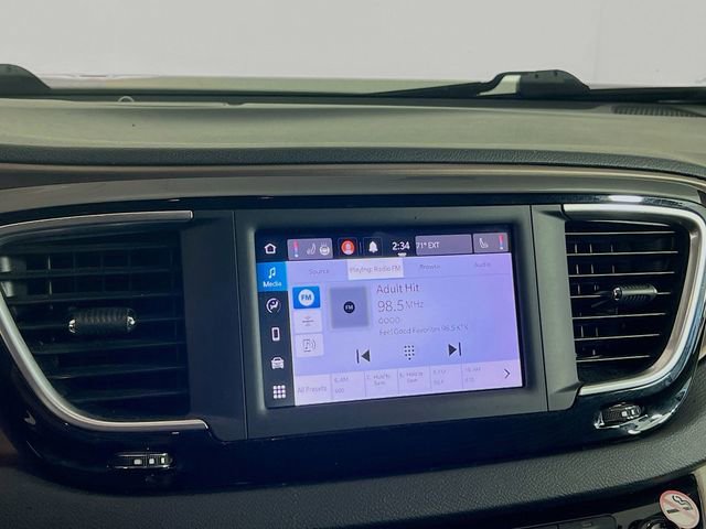 Used 2022 Chrysler Voyager LX image 14