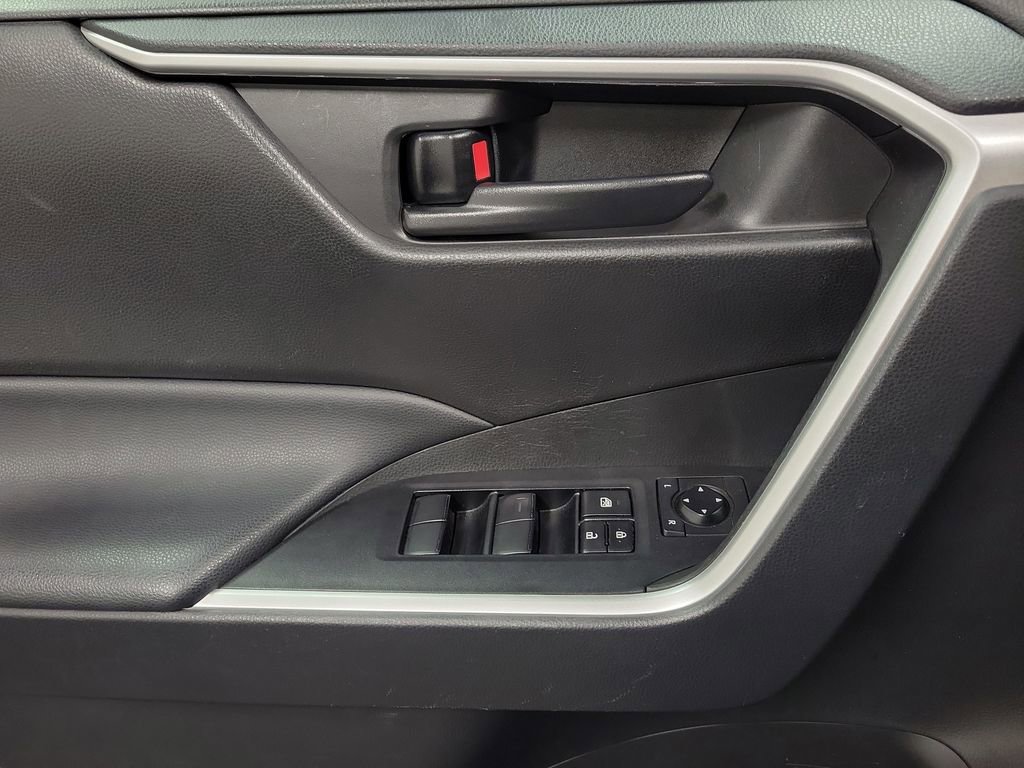 Used 2022 Toyota RAV4 LE image 19