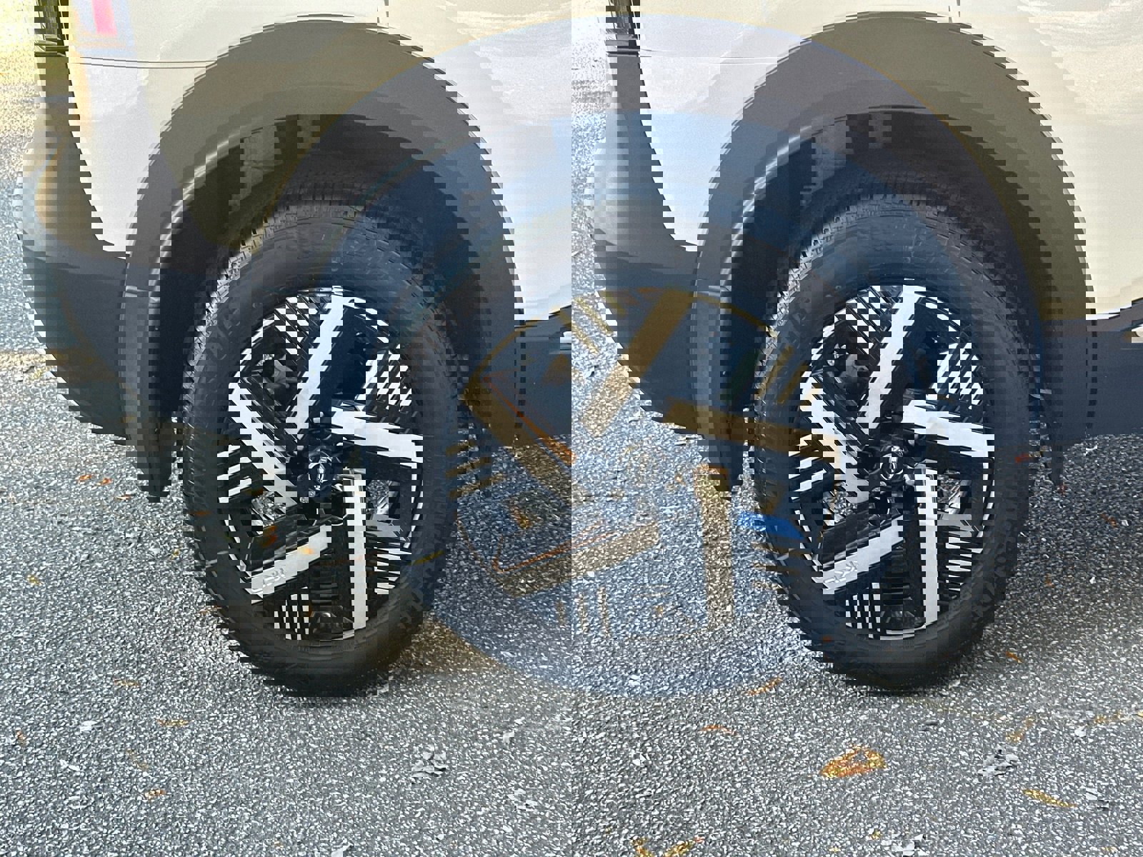 New 2026 Nissan Kicks SV image 17