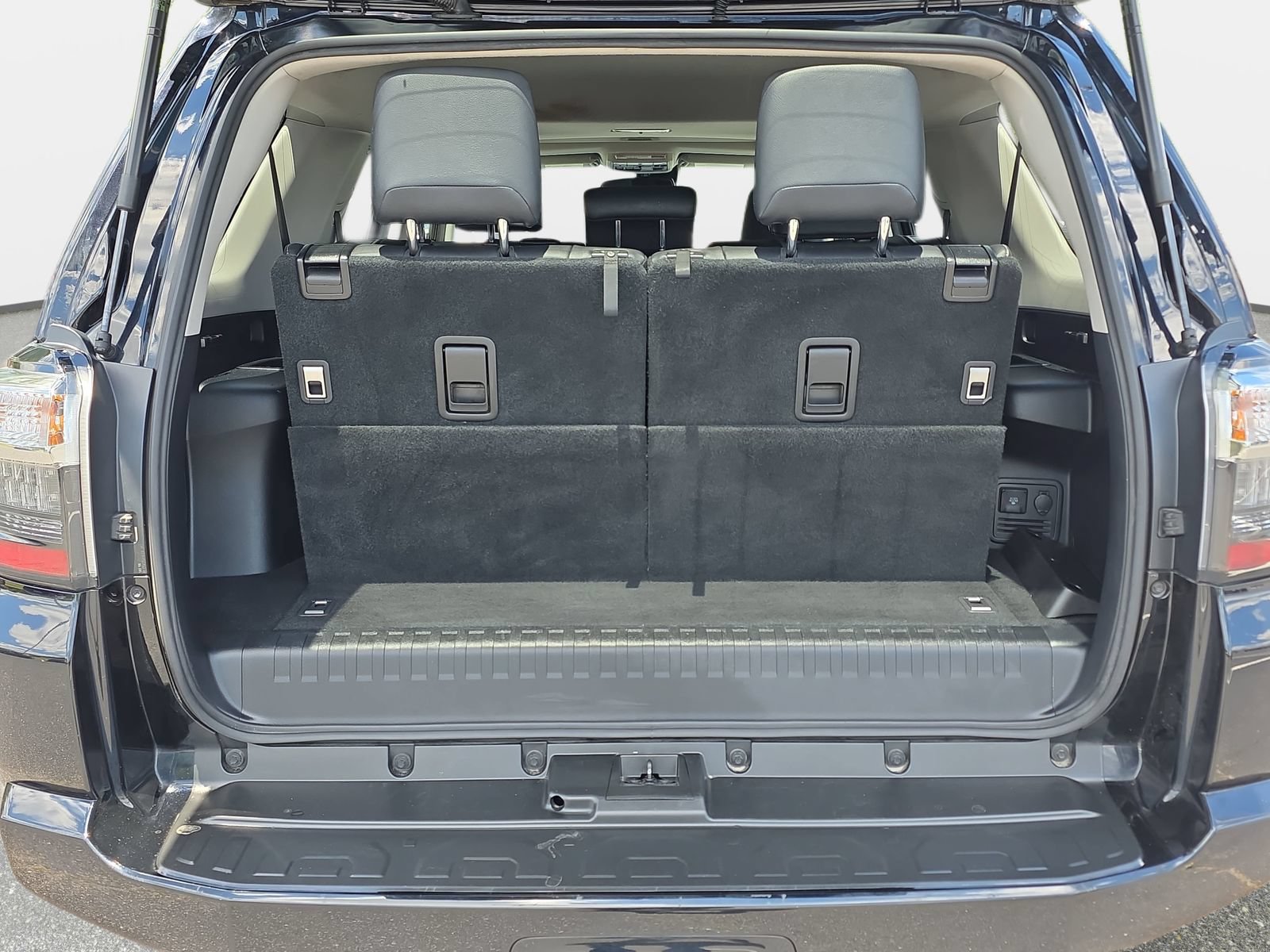 Used 2024 Toyota 4Runner SR5 Premium w/ Moonroof Package RWD image 13