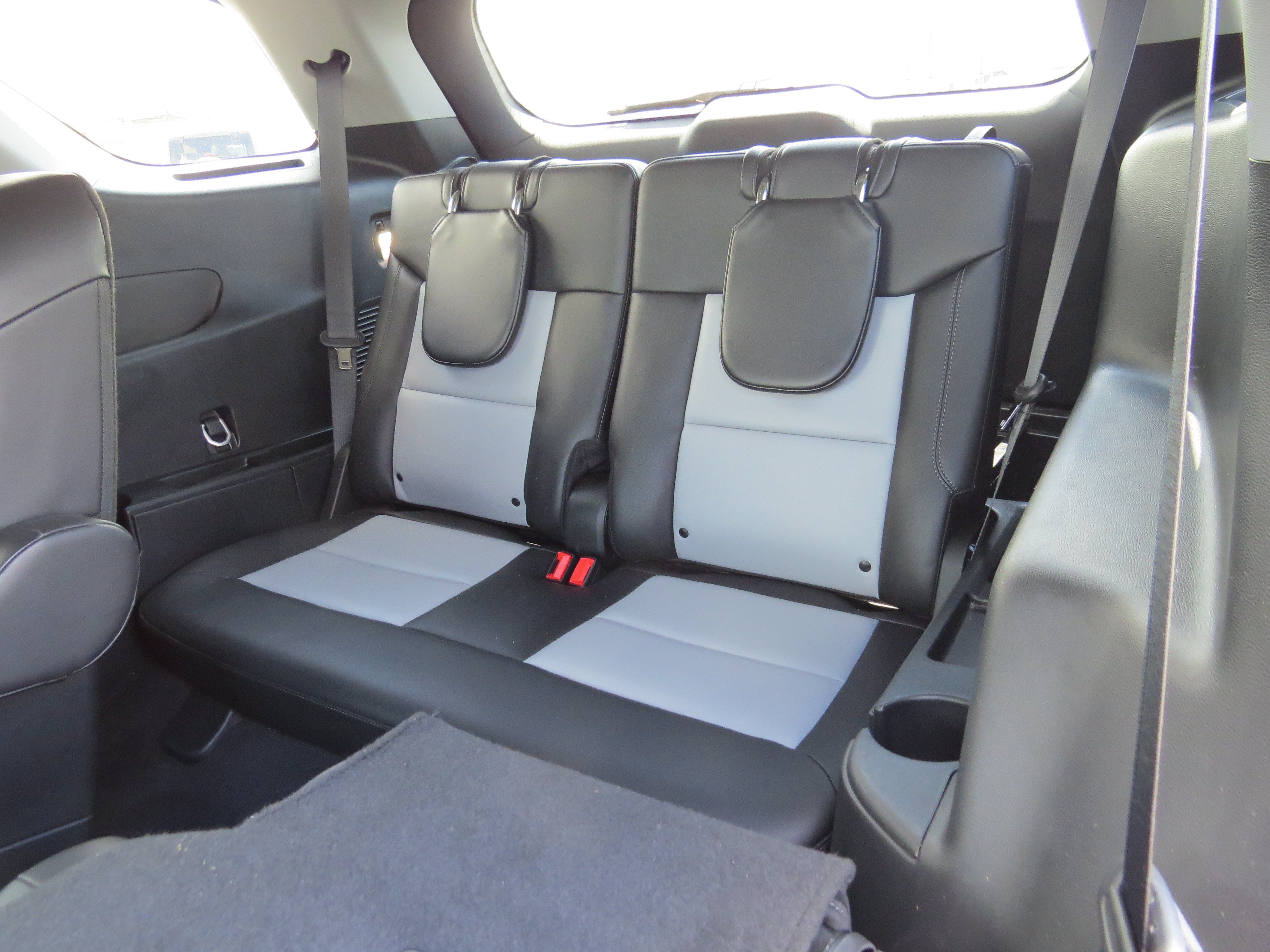 Used 2024 Ford Explorer XLT w/ Equipment Group 202A RWD image 12
