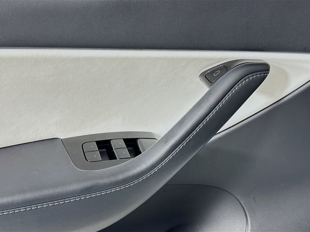 Used 2021 Tesla Model Y Performance image 12